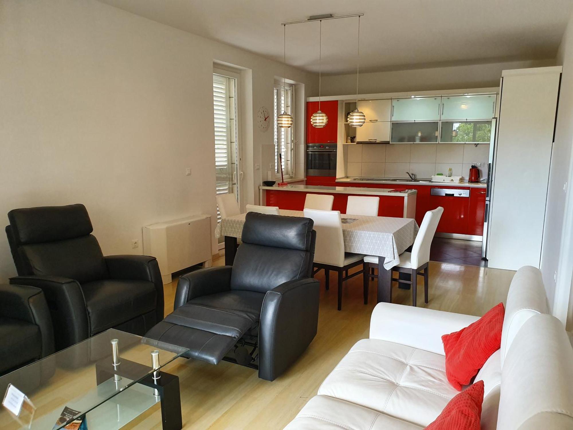 Laus Apartment *